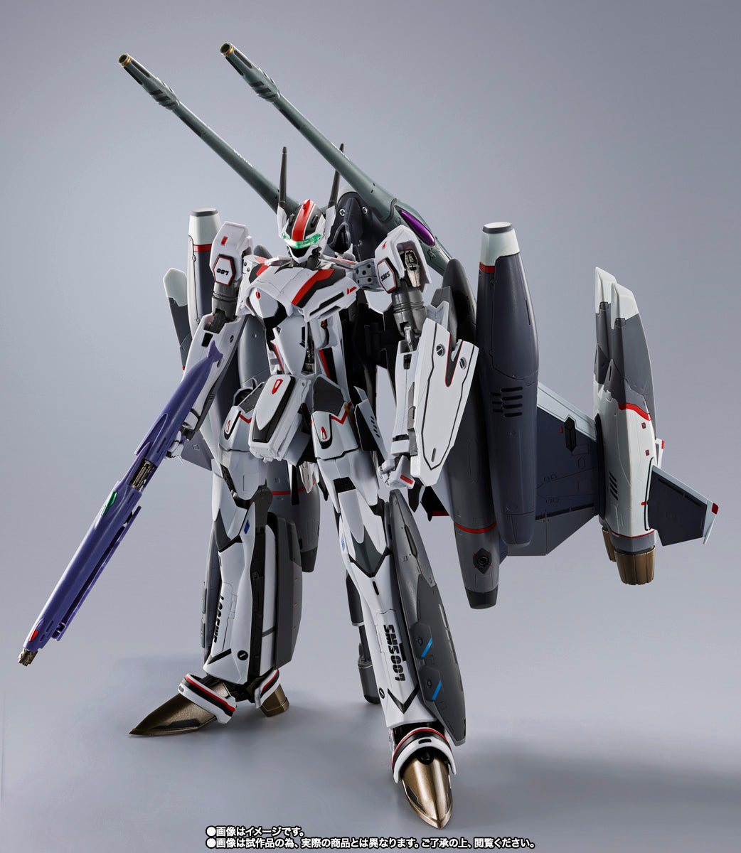 Bandai DX Chogokin VF-25F Tornado Messiah Valkyrie (Alto Saotome Unit) Revival Ver.
